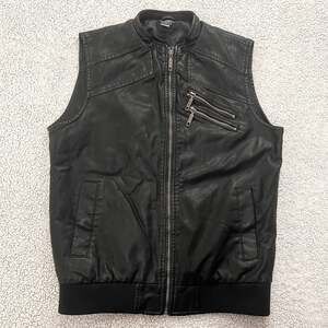 Hot Topic Men's Black Faux Leather Moto Vest with Quilted Shoulders Size Medium